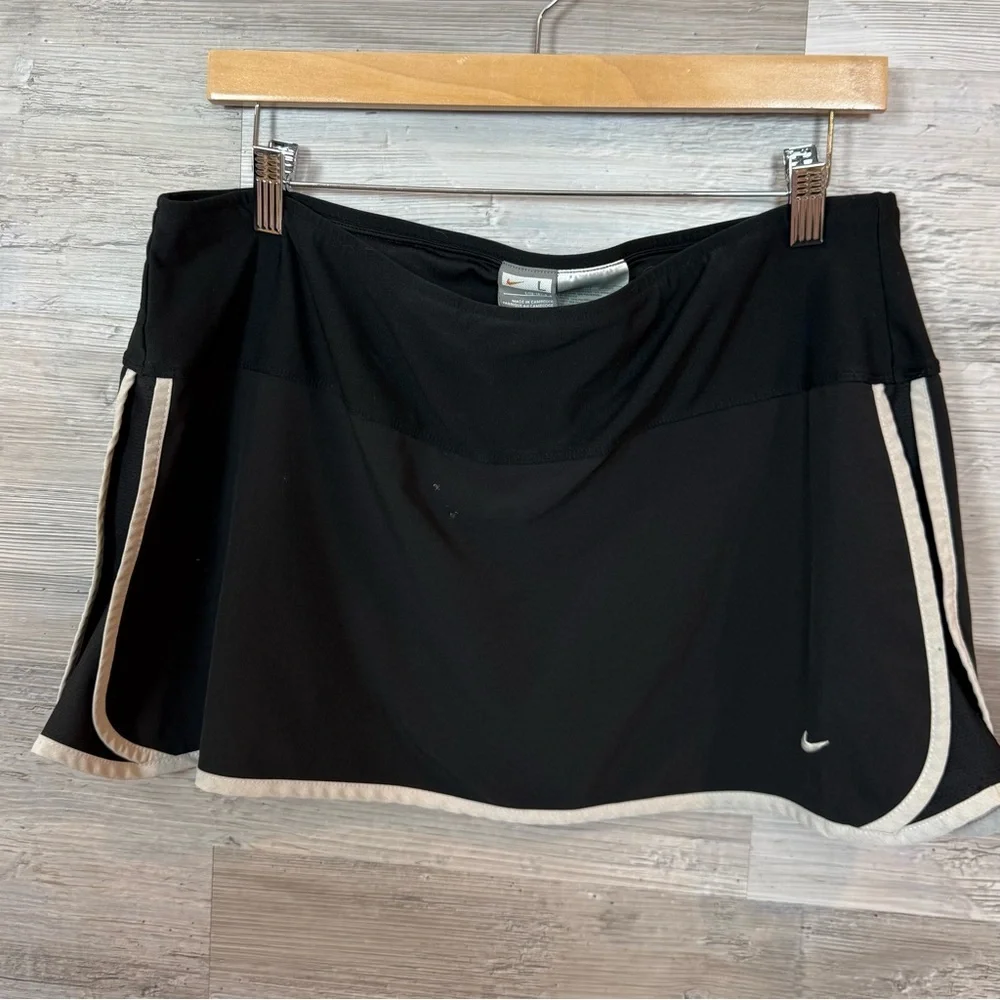 Nike Fit Dry Black Athletic Skort with White Trim - Size L